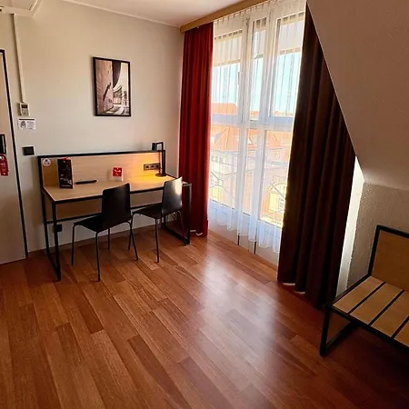 Ibis Altstadt Hotel 2*