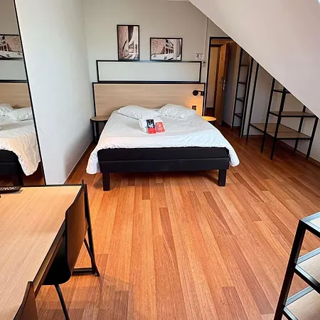 Ibis Altstadt Hotel 2*