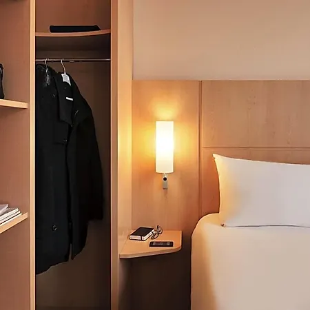 Ibis Altstadt Hotel 2*